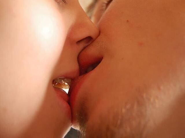 Immagini bacio passionale 12